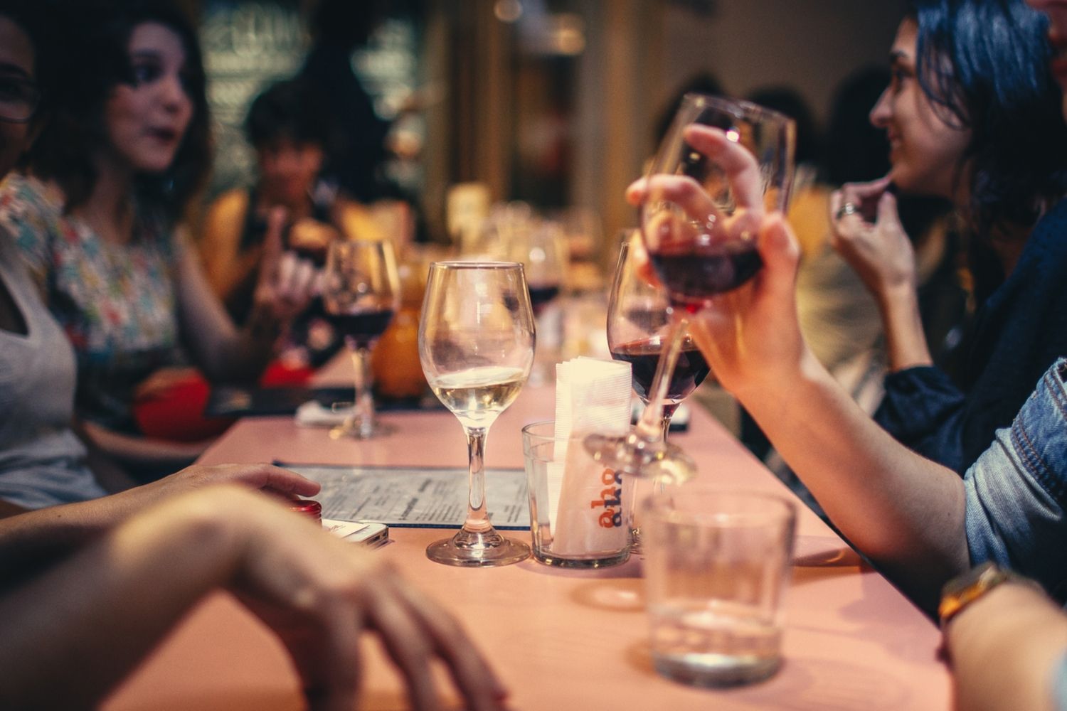 Women-chatting-and-drinking-wine.jpg